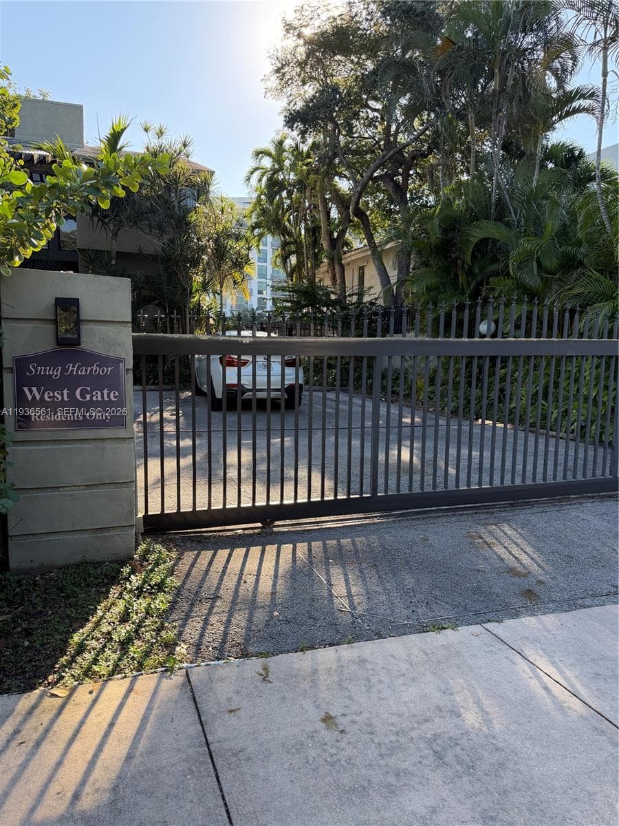 1000 NW N River Dr # 20, Miami FL 33136 — 31