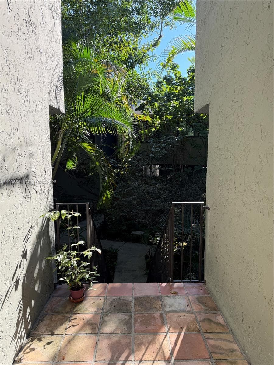 1000 NW N River Dr # 20, Miami FL 33136 — 21