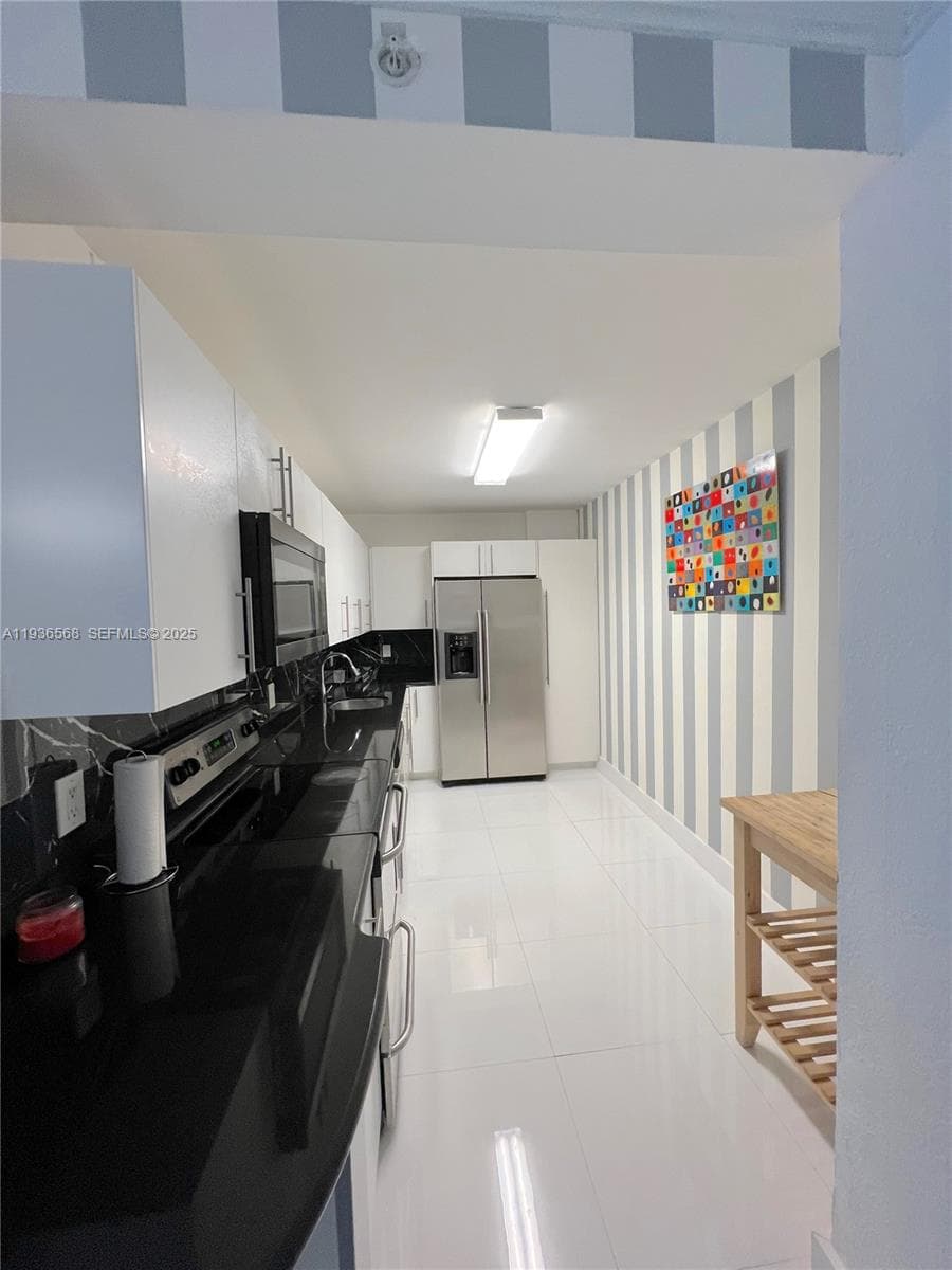 401 69th St # 304, Miami Beach FL 33141 — 6