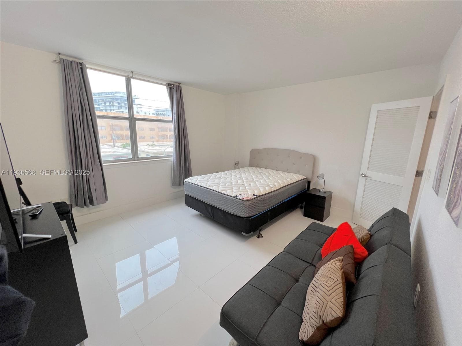401 69th St # 304, Miami Beach FL 33141 — 17