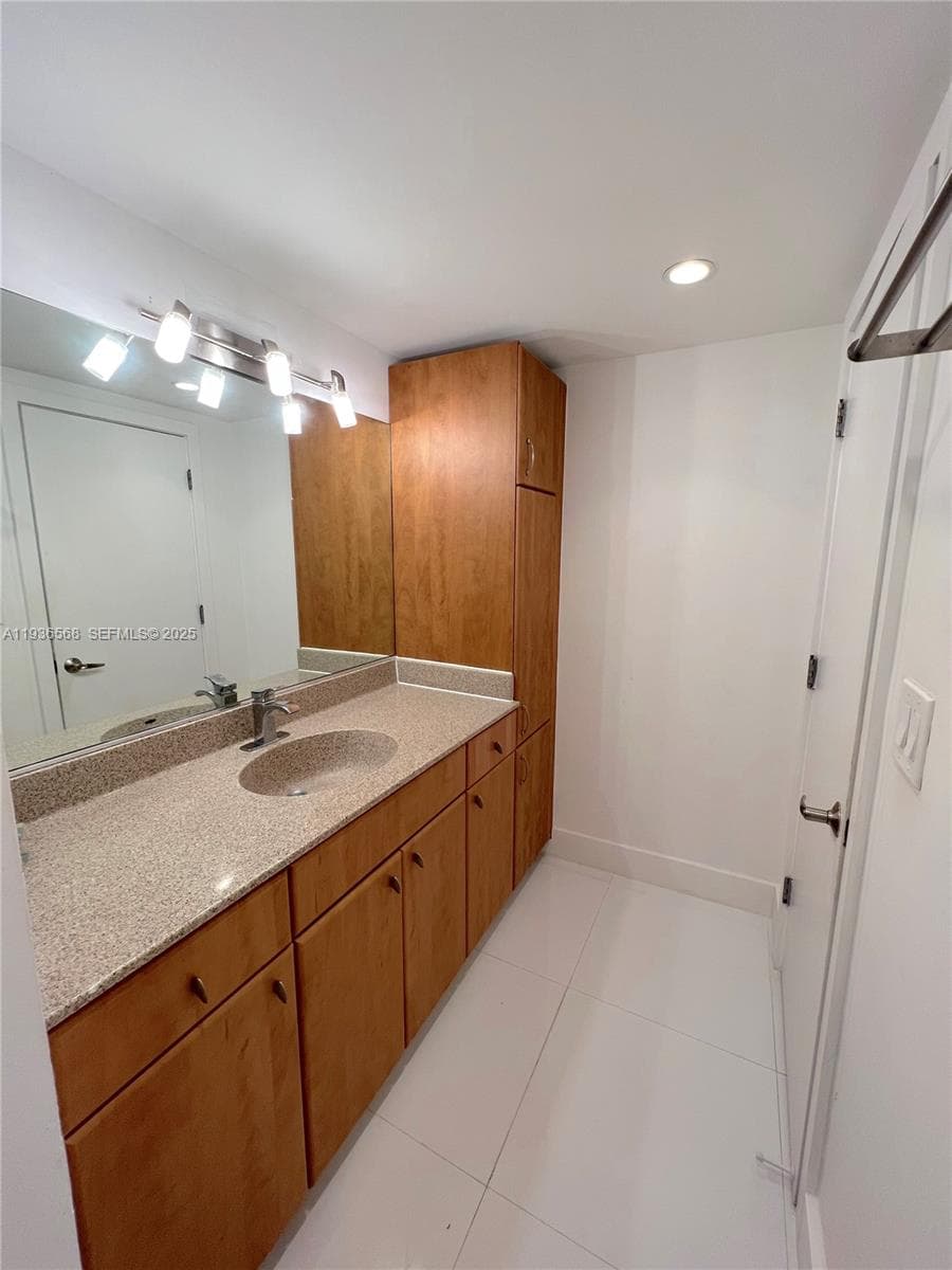 401 69th St # 304, Miami Beach FL 33141 — 16