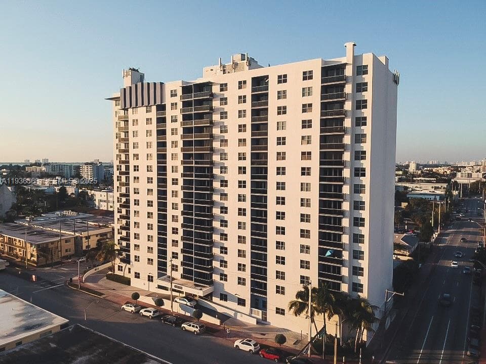 401 69th St # 304, Miami Beach FL 33141 — 1
