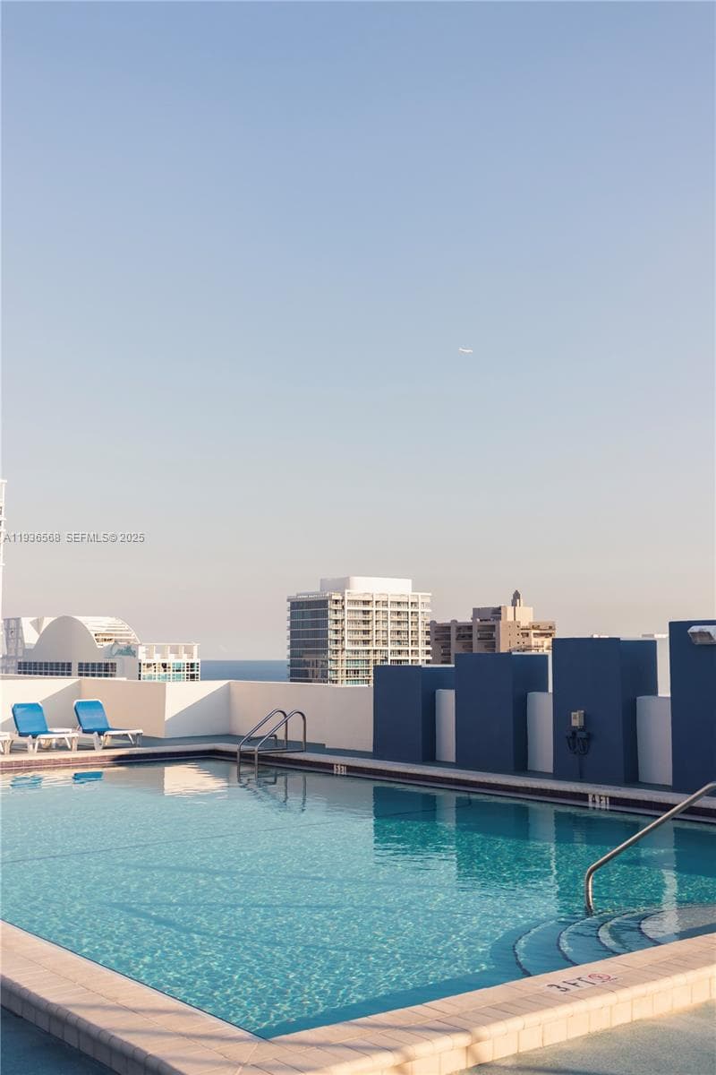 401 69th St # 304, Miami Beach FL 33141 — 30