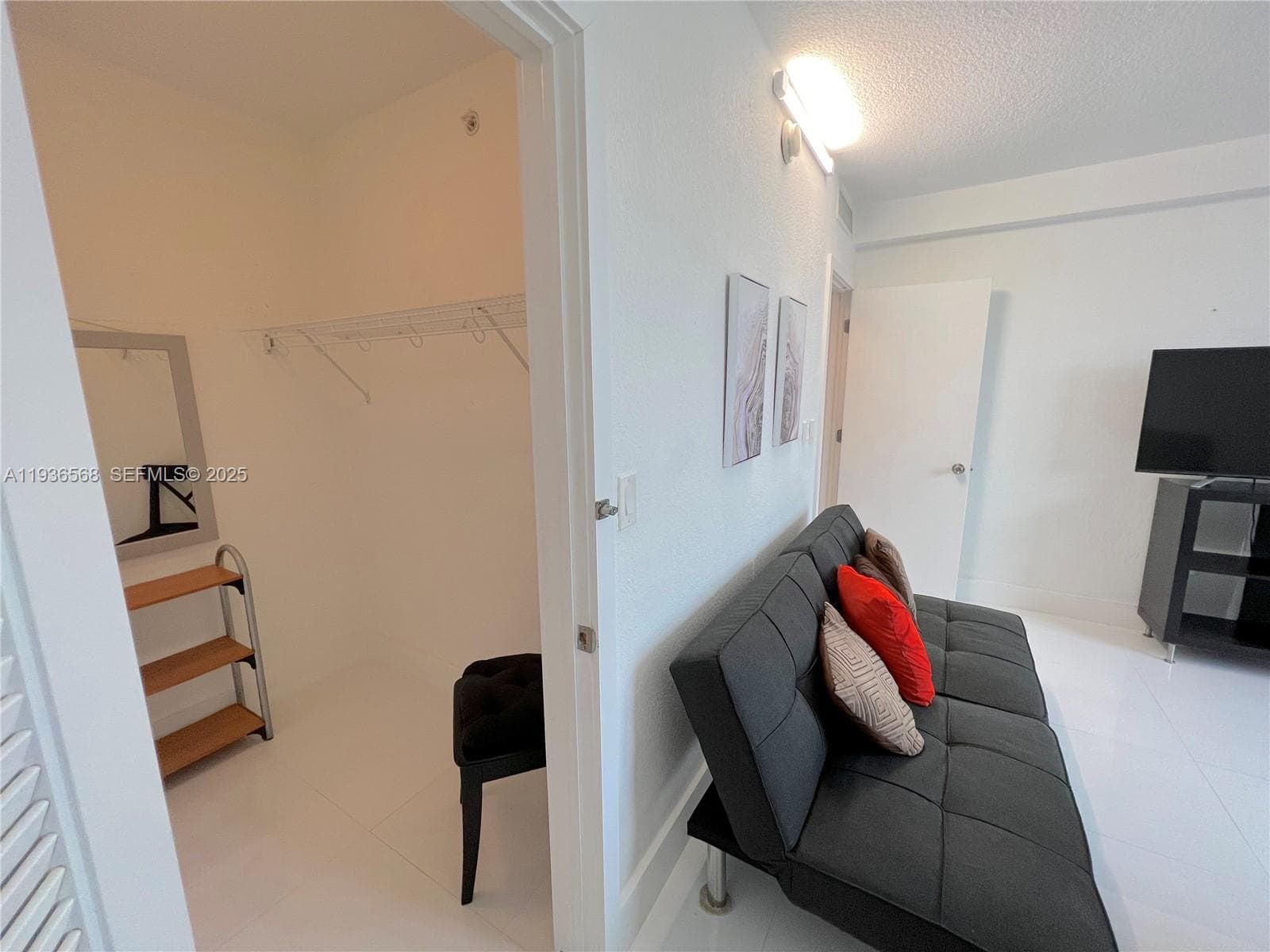 401 69th St # 304, Miami Beach FL 33141 — 18