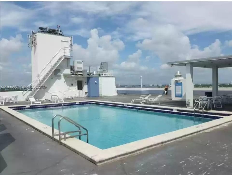 401 69th St # 304, Miami Beach FL 33141 — 25