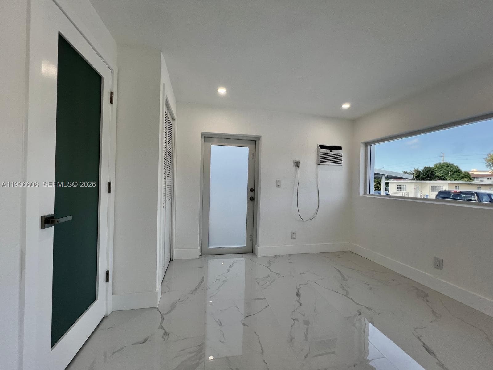 542 E 20th St, Hialeah FL 33013 — 22