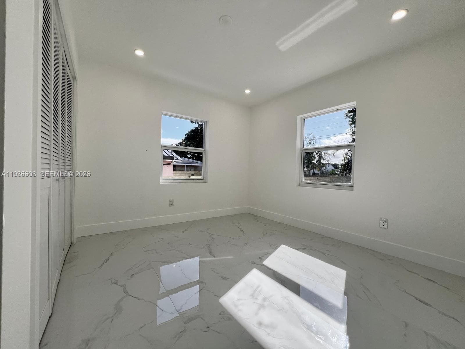 542 E 20th St, Hialeah FL 33013 — 32