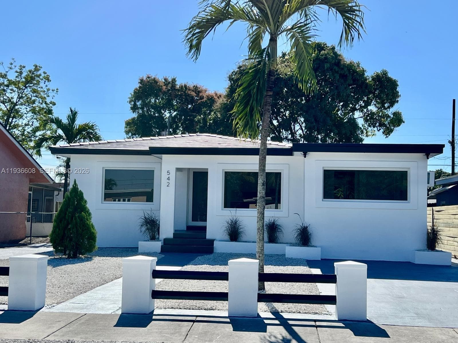 542 E 20th St, Hialeah FL 33013 — 9