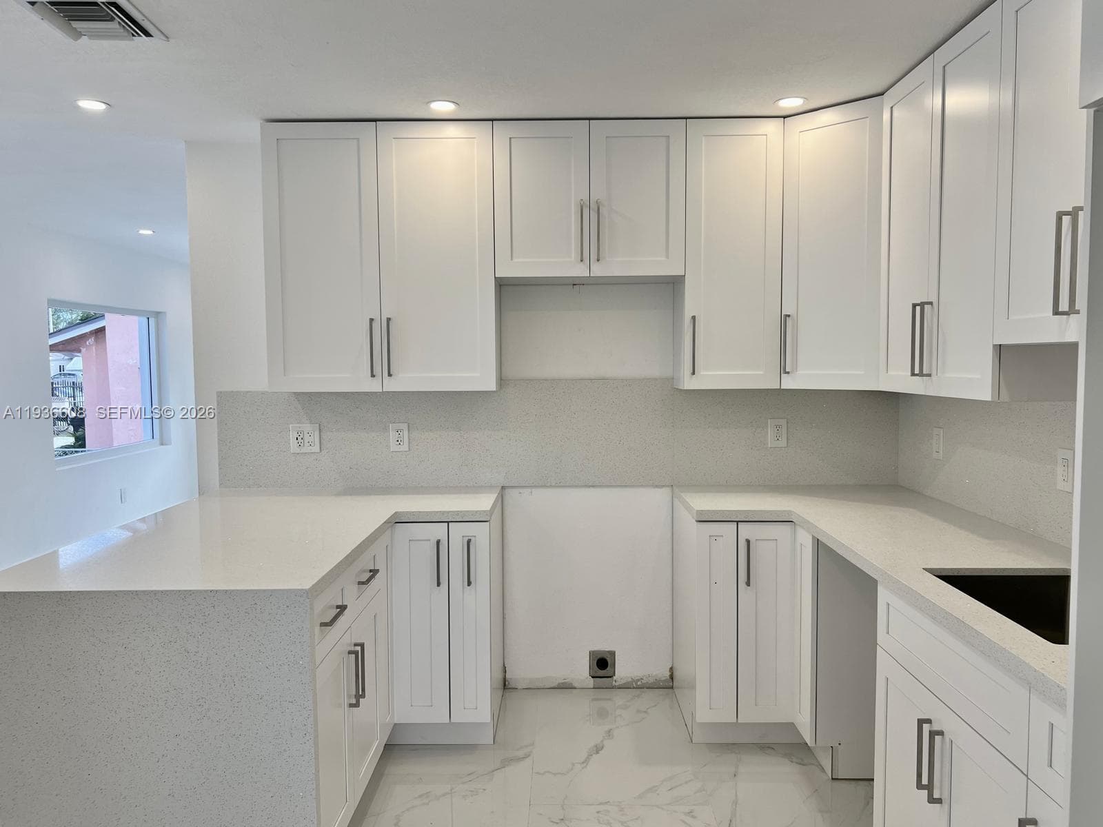 542 E 20th St, Hialeah FL 33013 — 33