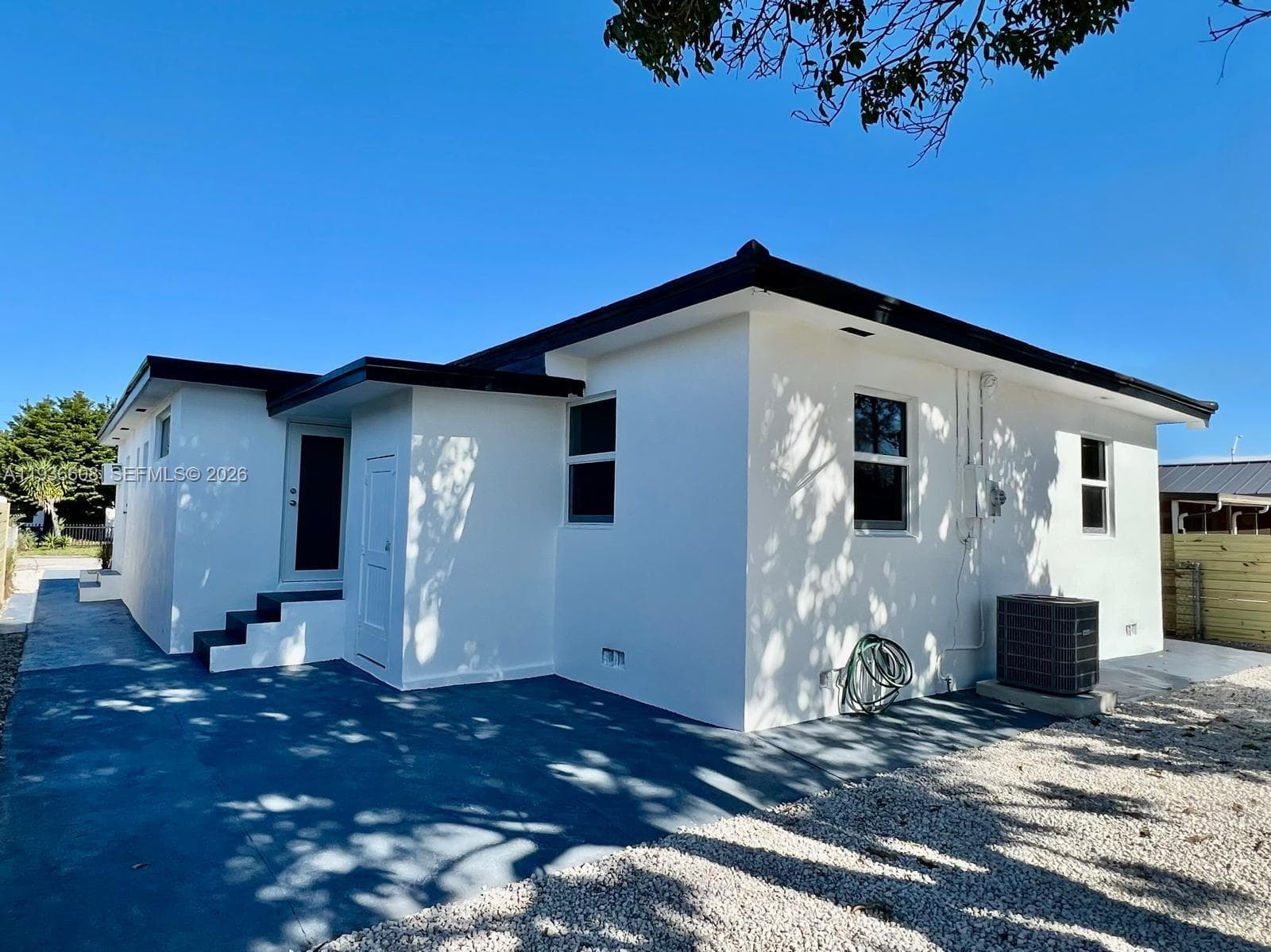 542 E 20th St, Hialeah FL 33013 — 15