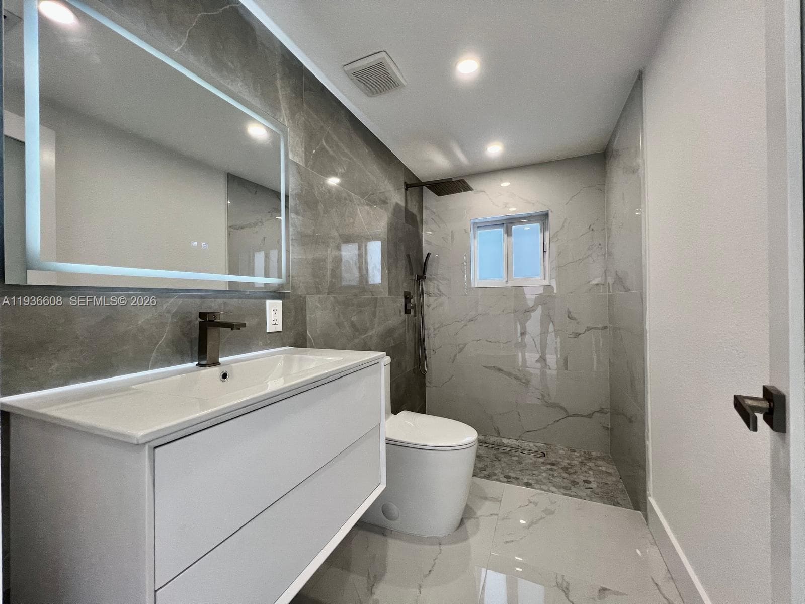 542 E 20th St, Hialeah FL 33013 — 25