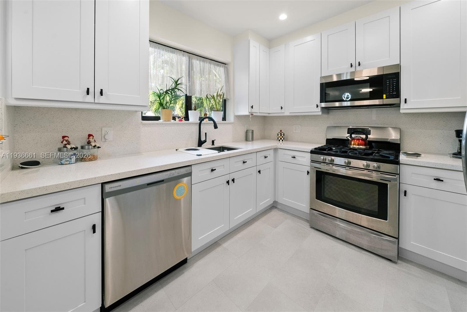7517 Cutlass Ave, North Bay Village FL 33141 — 7