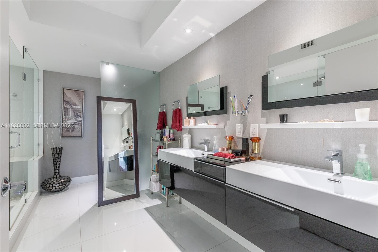 17201 Collins Ave # 1807, Sunny Isles Beach FL 33160 — 17