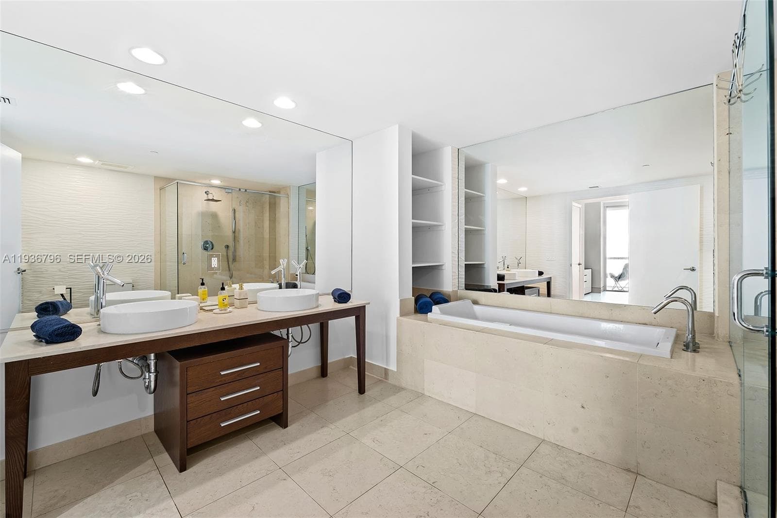 495 Brickell Ave # 2904, Miami FL 33131 — 16