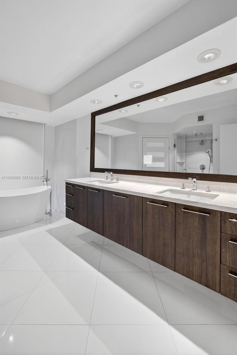 3370 Hidden Bay Dr # 2711, Aventura FL 33180 — 46