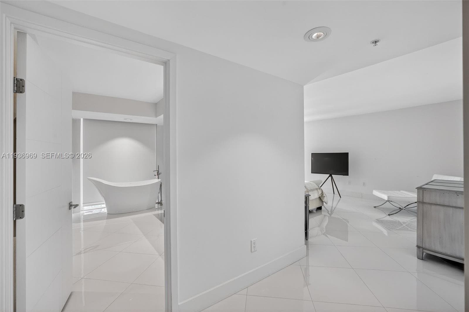 3370 Hidden Bay Dr # 2711, Aventura FL 33180 — 43