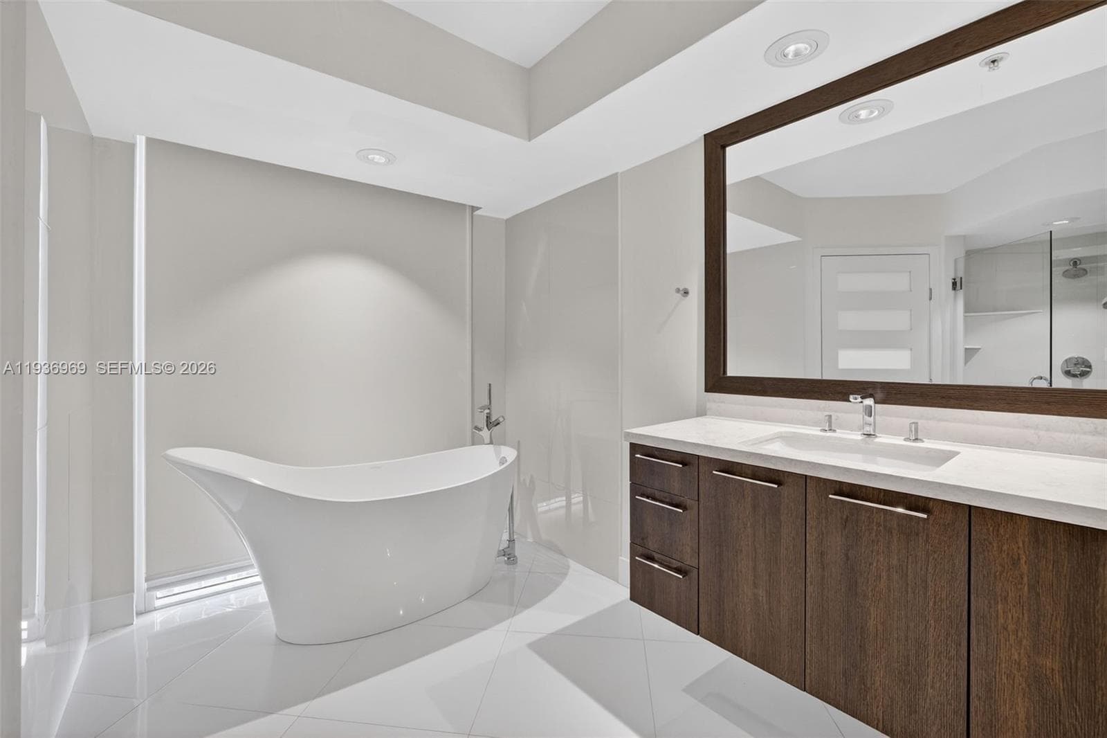 3370 Hidden Bay Dr # 2711, Aventura FL 33180 — 48