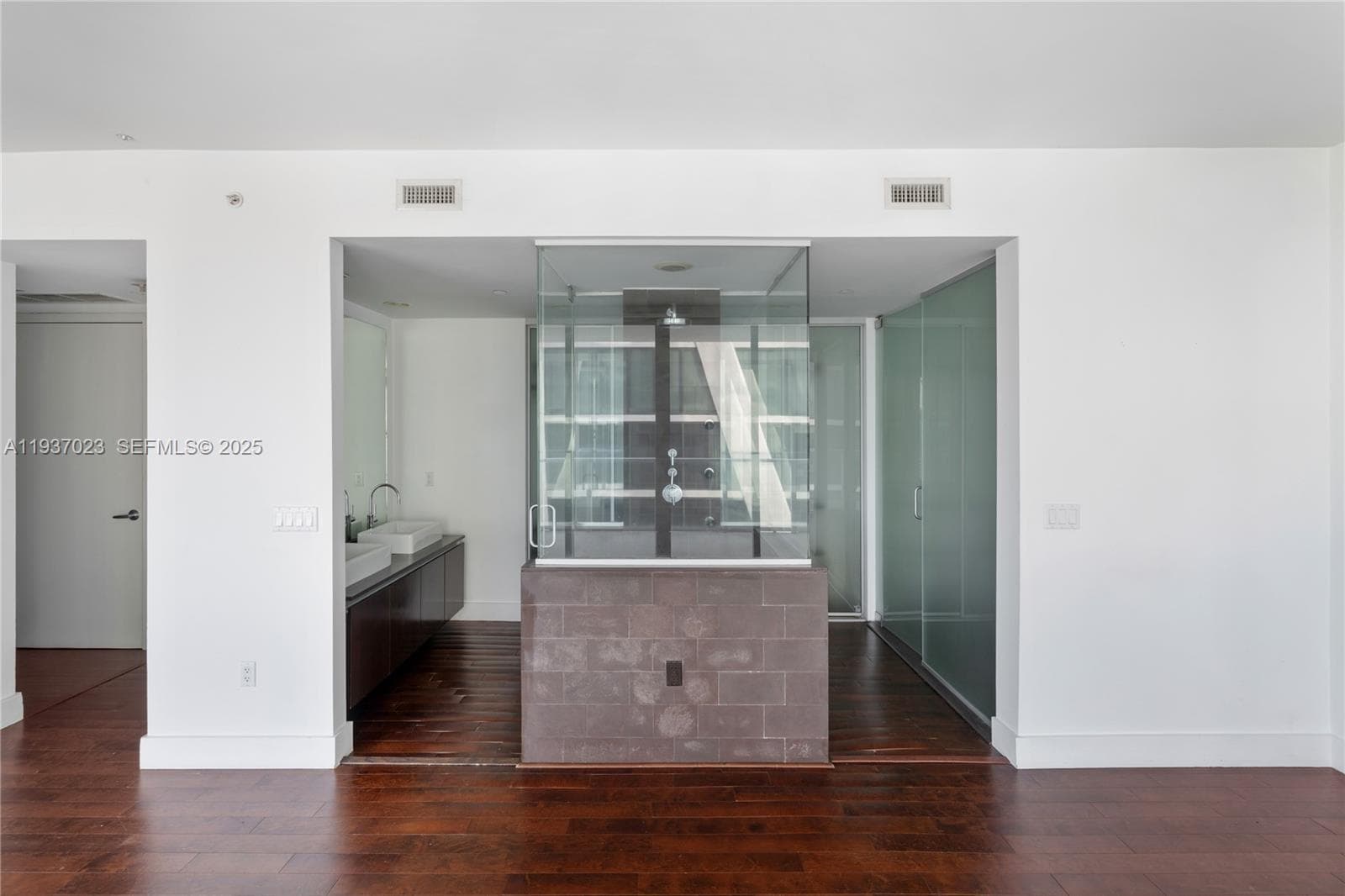 1040 Biscayne Blvd # 4108, Miami FL 33132 — 5