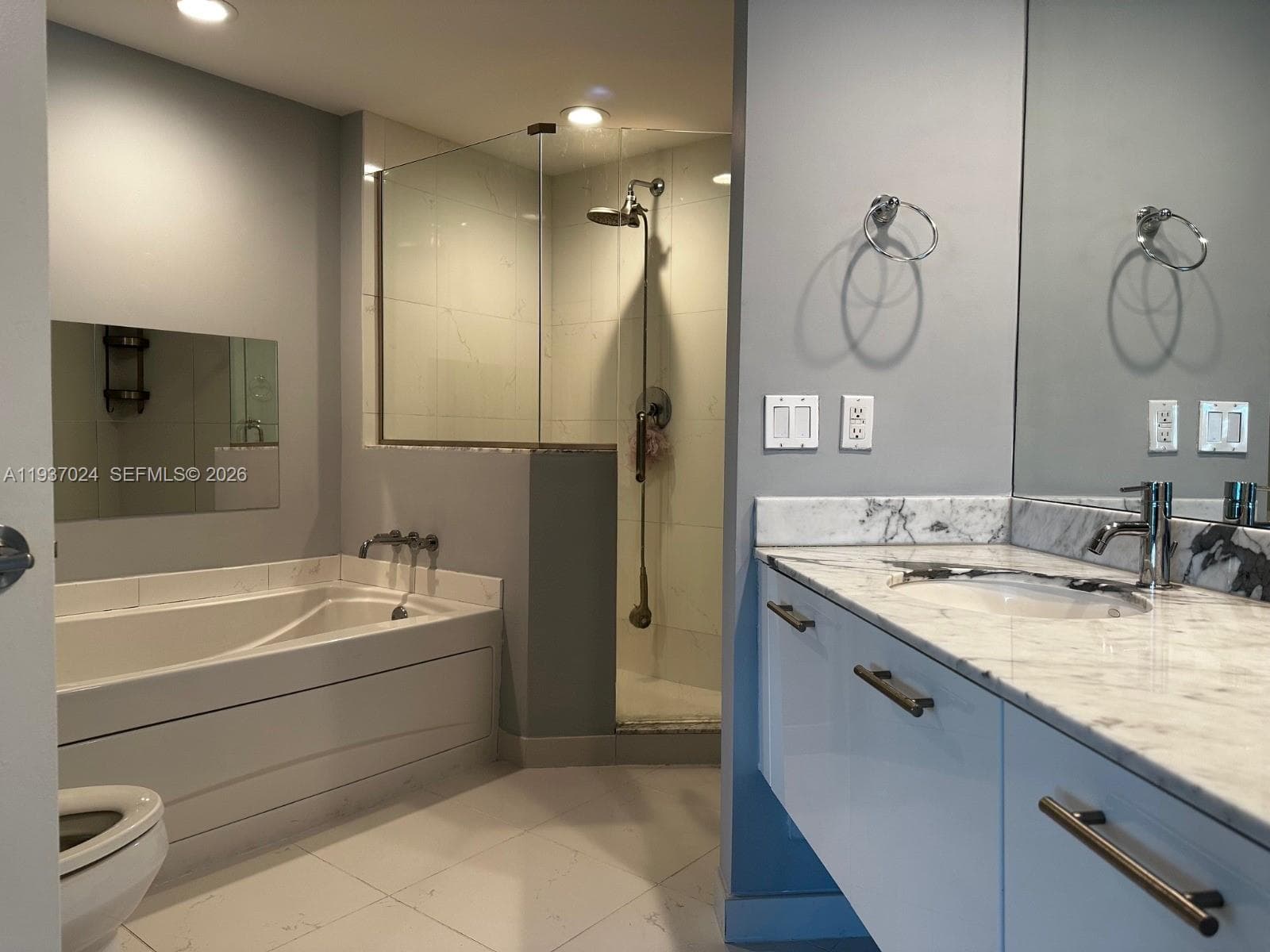 500 Brickell Ave # 3307, Miami FL 33131 — 16