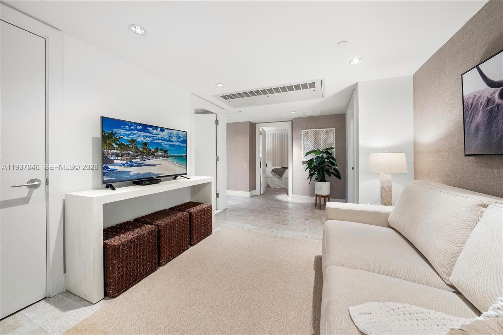 102 24th St # 1207, Miami Beach FL 33139 — 25