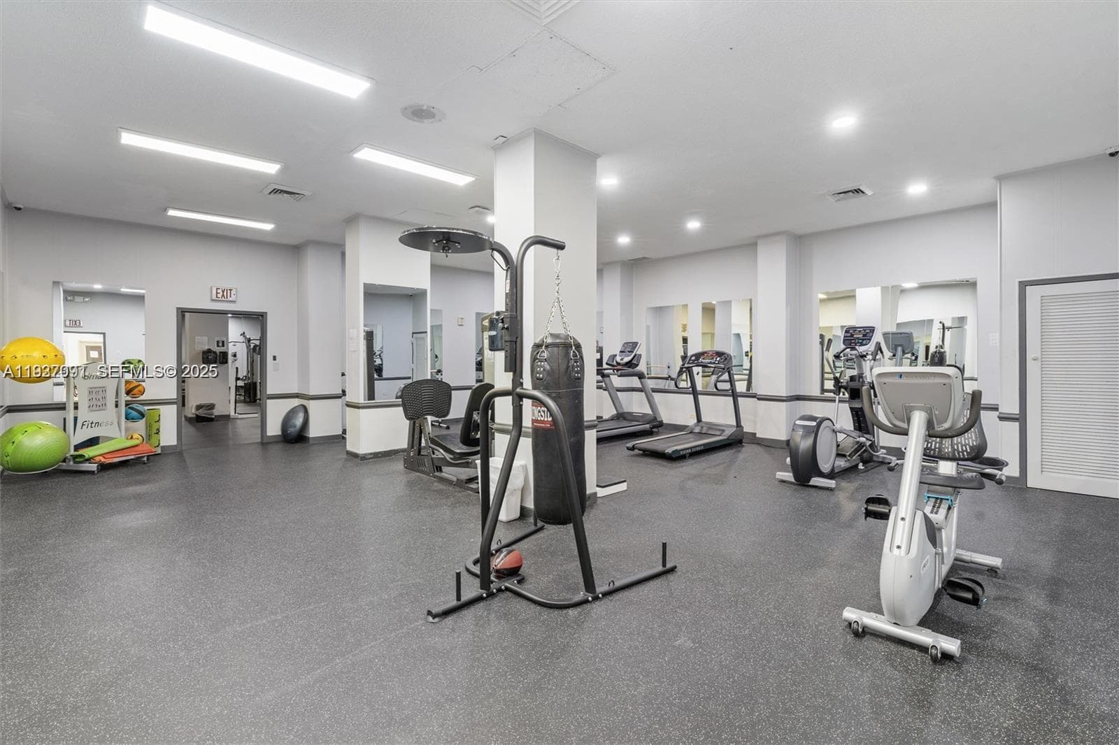 251 174th St # 218, Sunny Isles Beach FL 33160 — 20