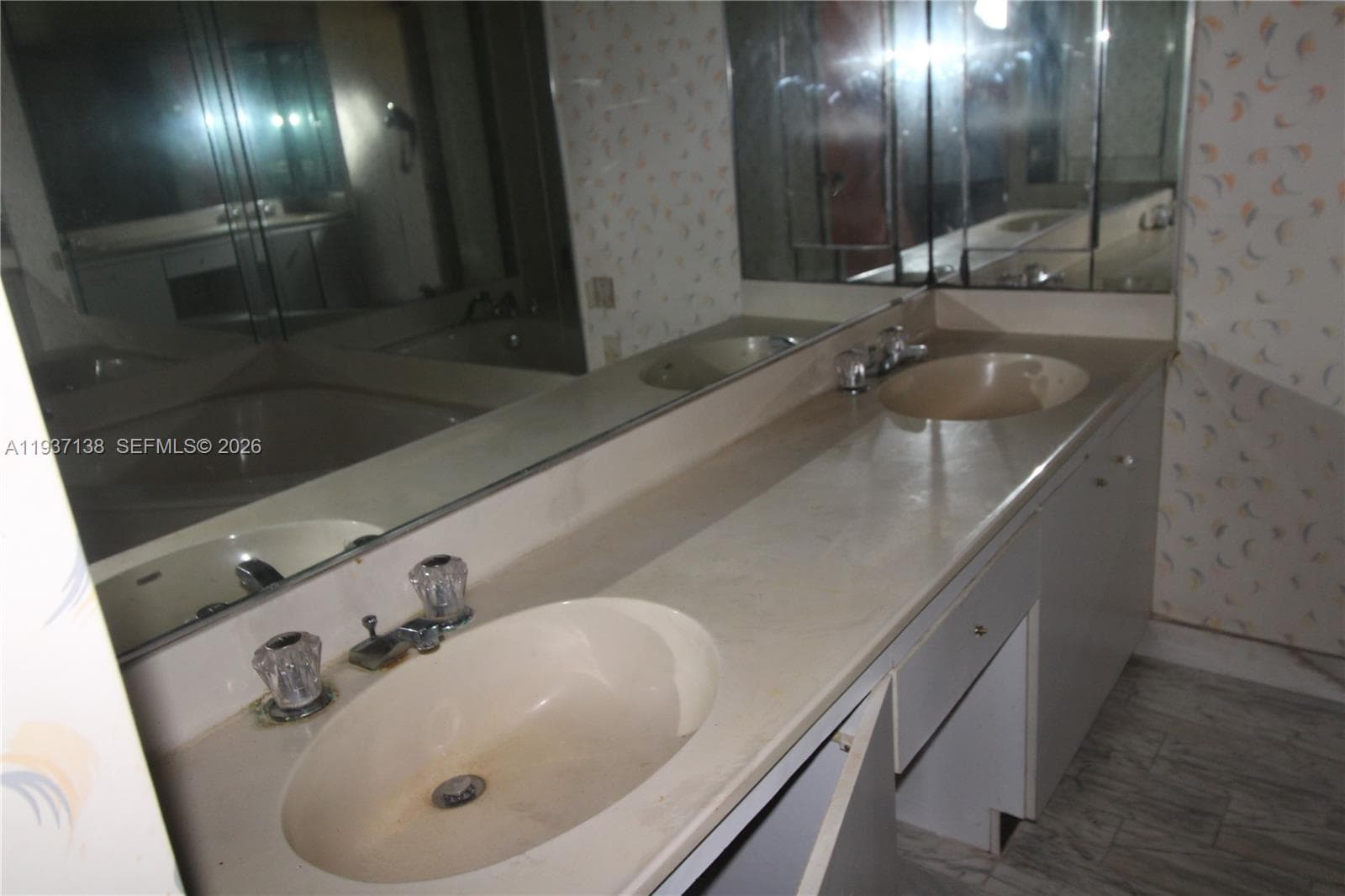 1000 Quayside Ter # 1807, Miami FL 33138 — 17