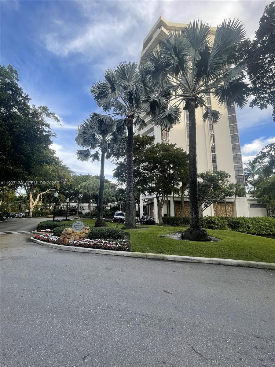1000 Quayside Ter # 1807, Miami FL 33138 — 22