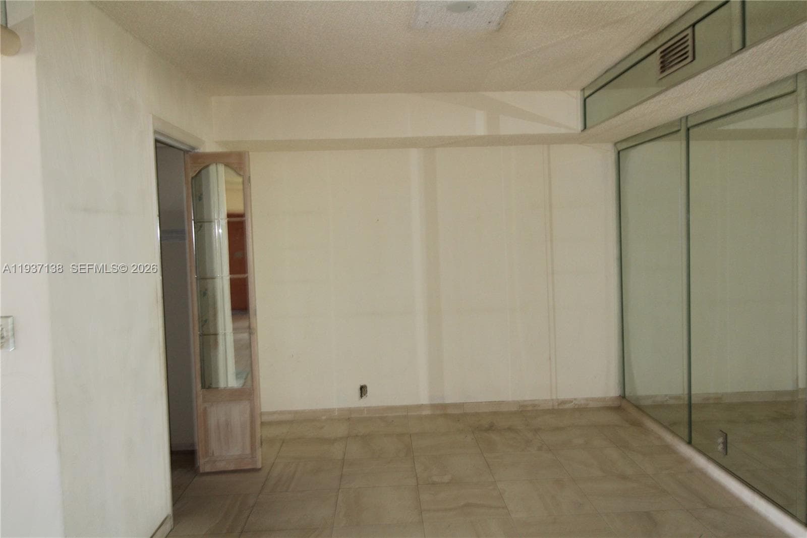 1000 Quayside Ter # 1807, Miami FL 33138 — 3