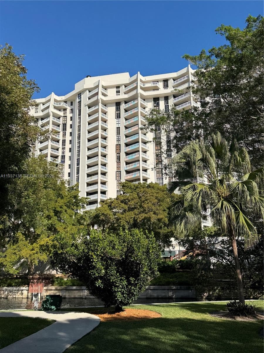 1000 Quayside Ter # 1807, Miami FL 33138 — 1