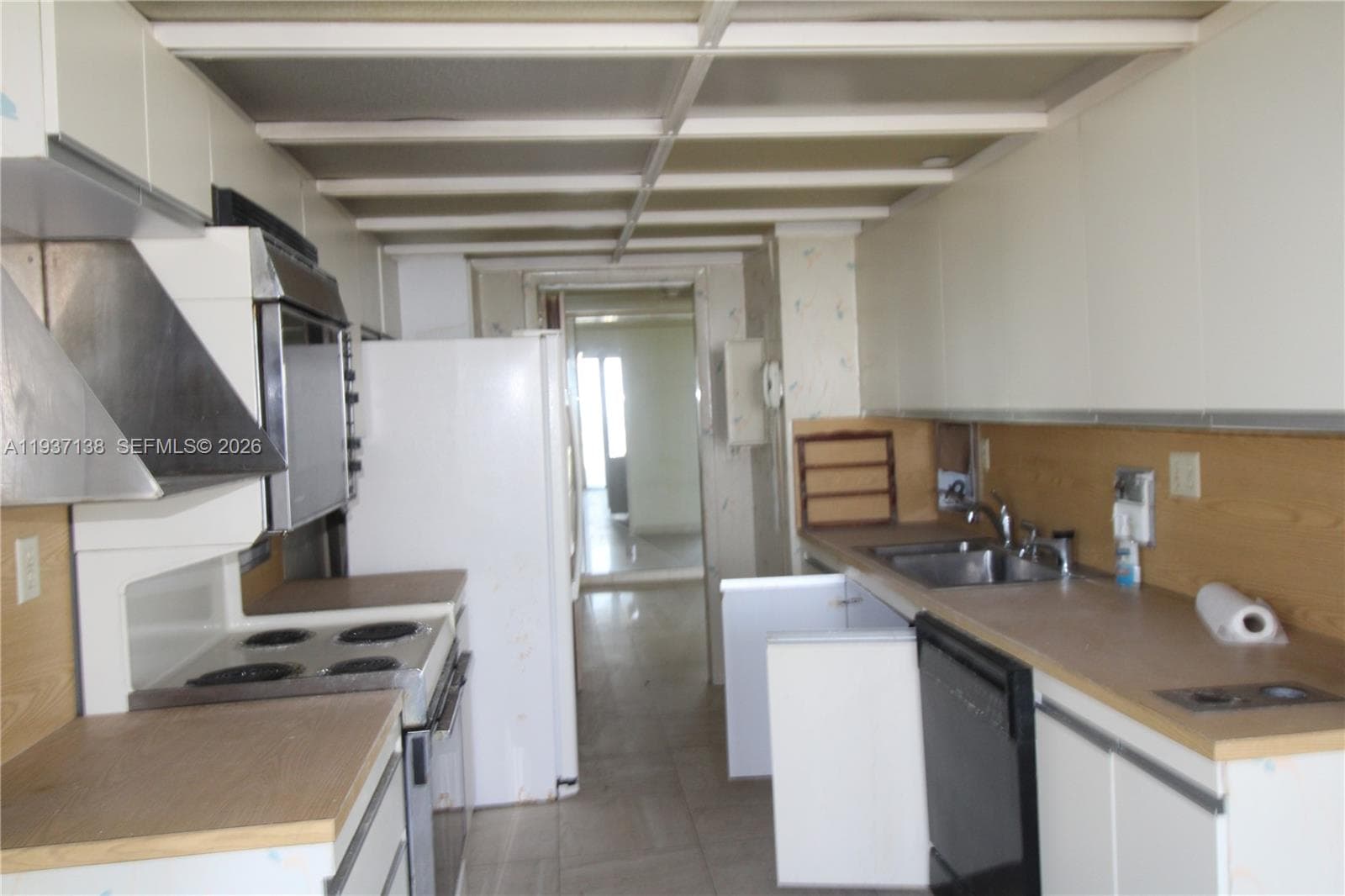 1000 Quayside Ter # 1807, Miami FL 33138 — 5