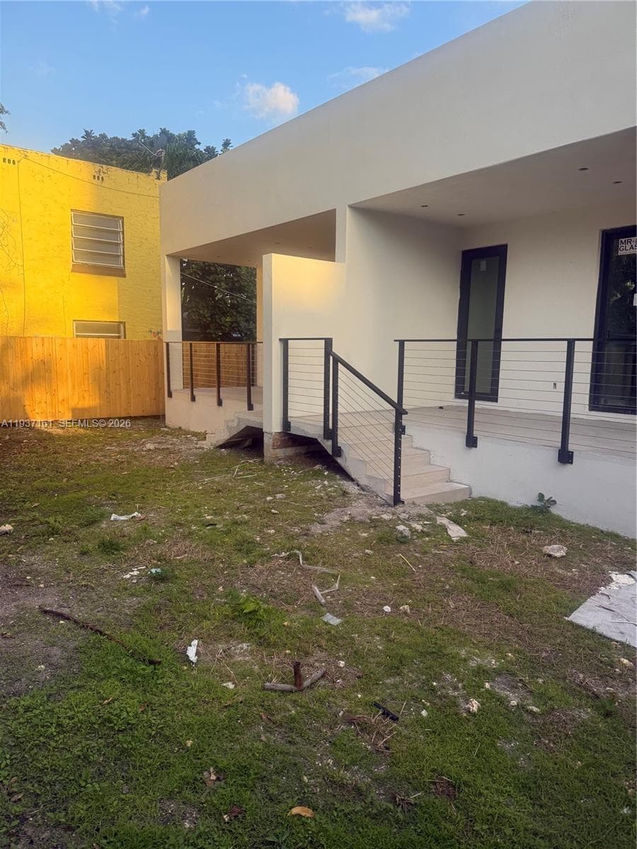1730 NW 16th St, Miami FL 33125 — 2