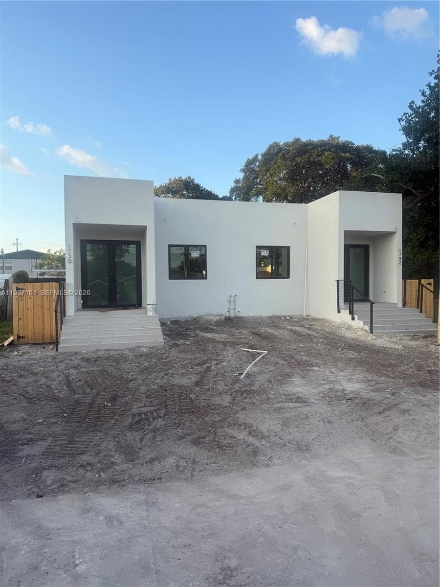 1730 NW 16th St, Miami FL 33125 — 1