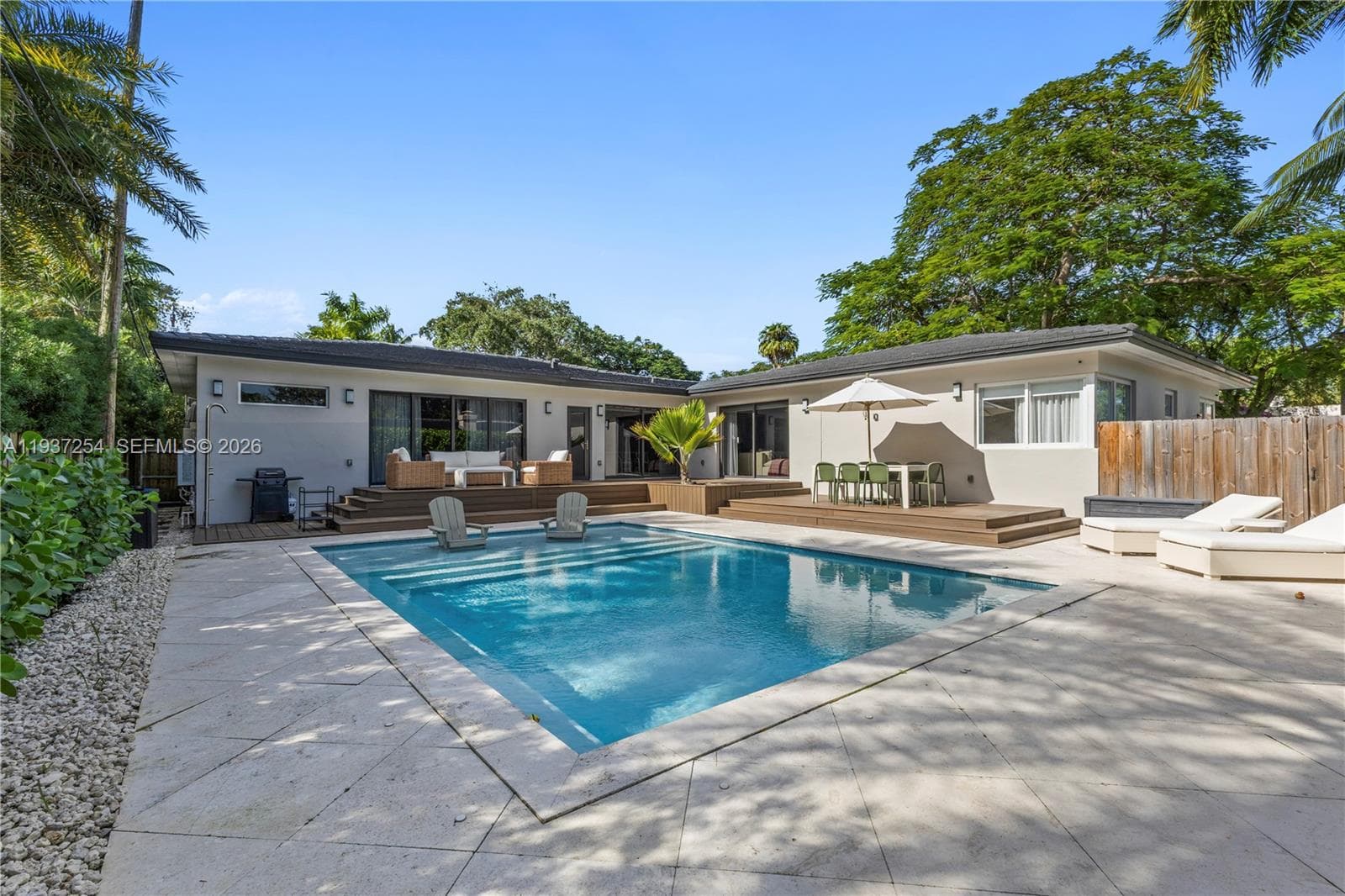 800 NE 72nd St, Miami FL 33138 — 32