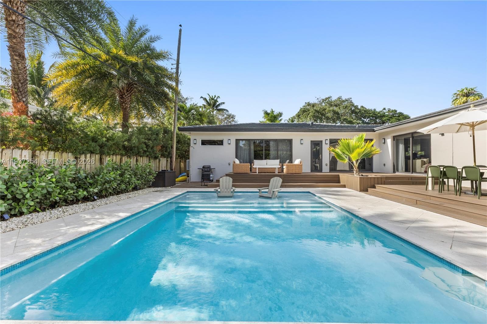 800 NE 72nd St, Miami FL 33138 — 33