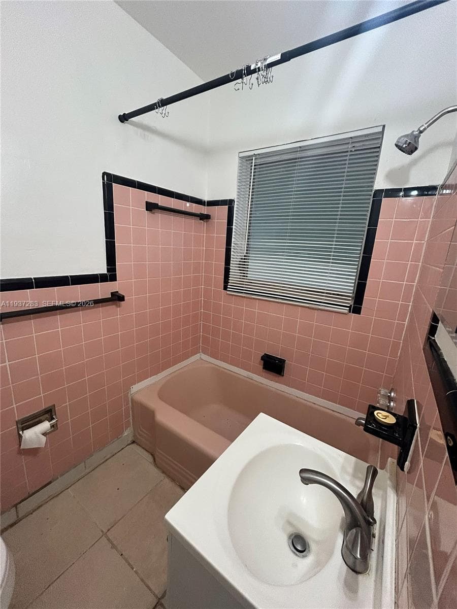 1220 NE 110th Ter # B, Miami FL 33161 — 12