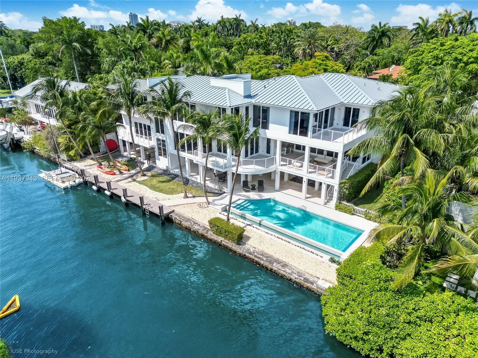3835 Carole Ct, Miami FL 33133 — 2