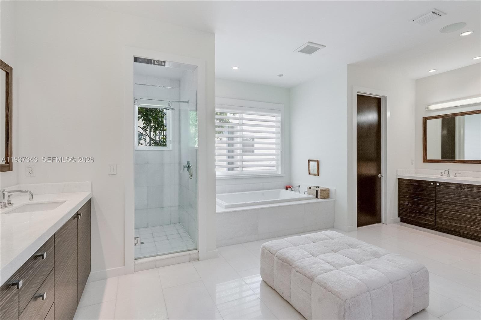3835 Carole Ct, Miami FL 33133 — 32