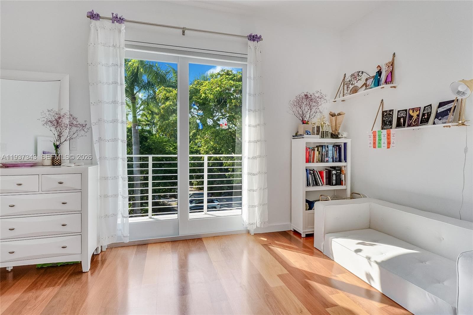 3835 Carole Ct, Miami FL 33133 — 35