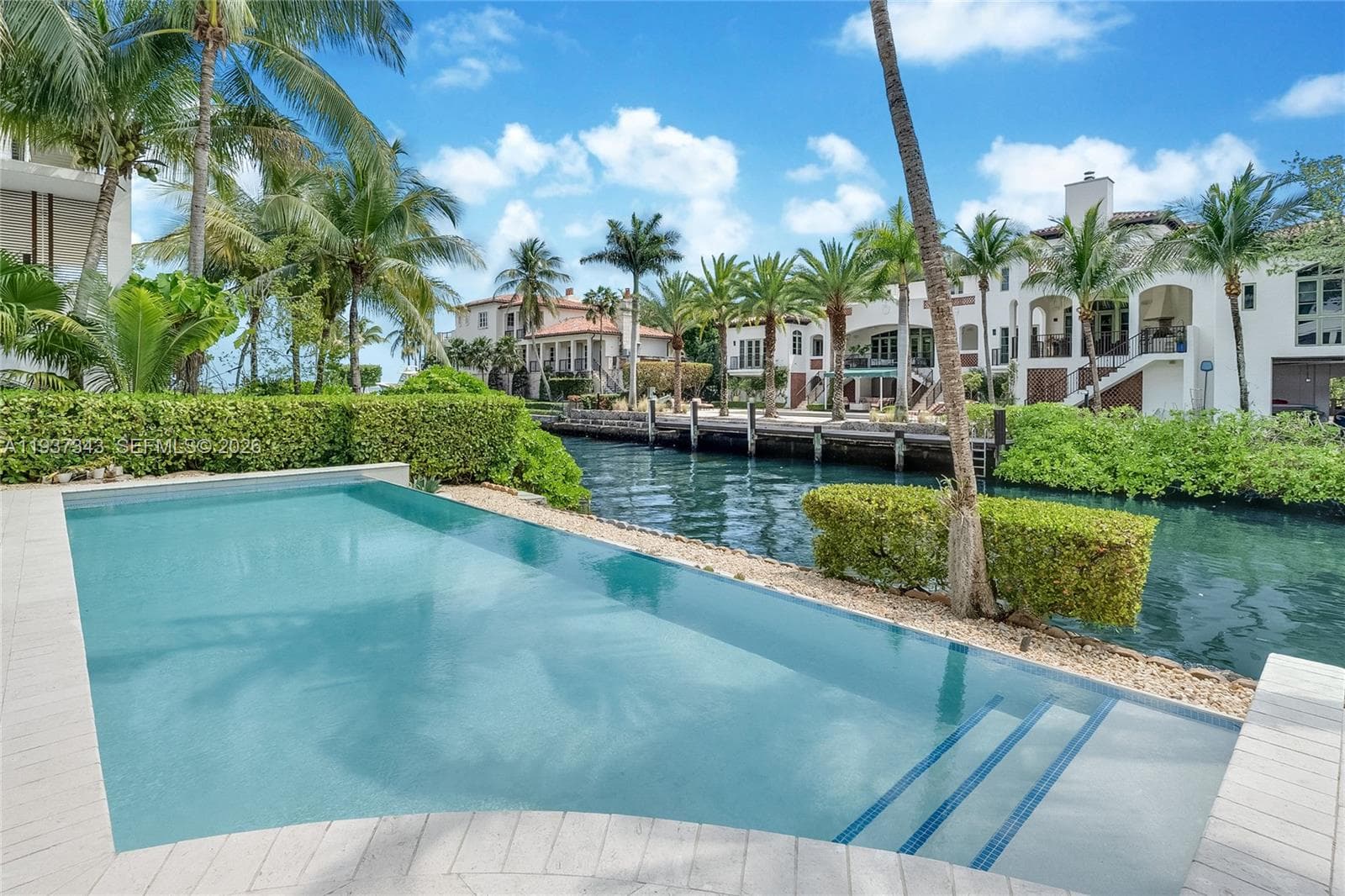 3835 Carole Ct, Miami FL 33133 — 25