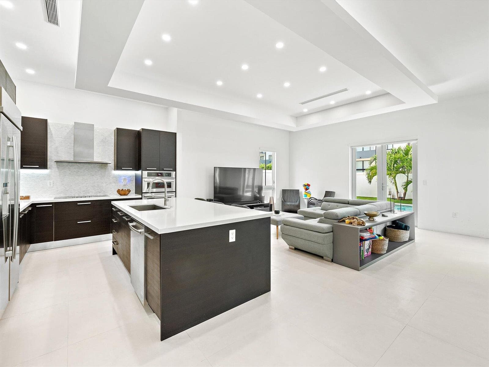 8405 NW 34th Drive, Doral FL 33122 — 11