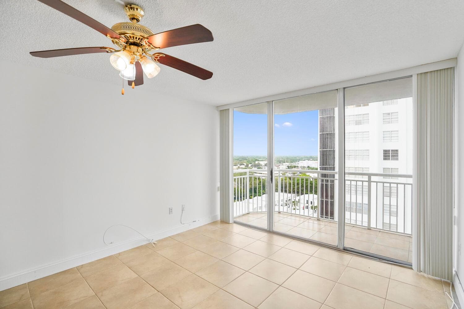 18051 Biscayne Boulevard # 1504, Aventura FL 33160 — 23