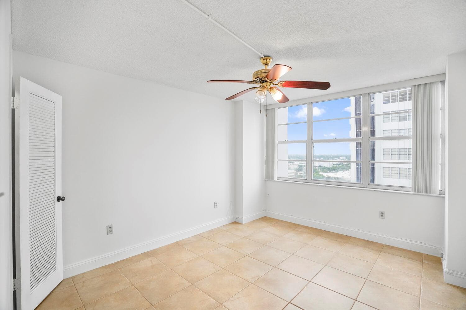 18051 Biscayne Boulevard # 1504, Aventura FL 33160 — 27