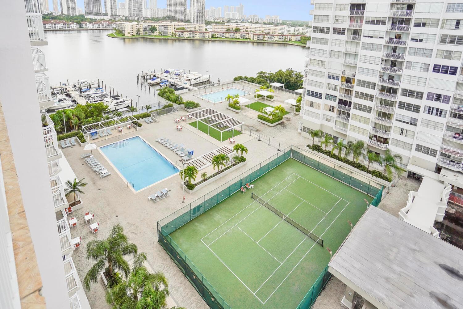 18051 Biscayne Boulevard # 1504, Aventura FL 33160 — 91
