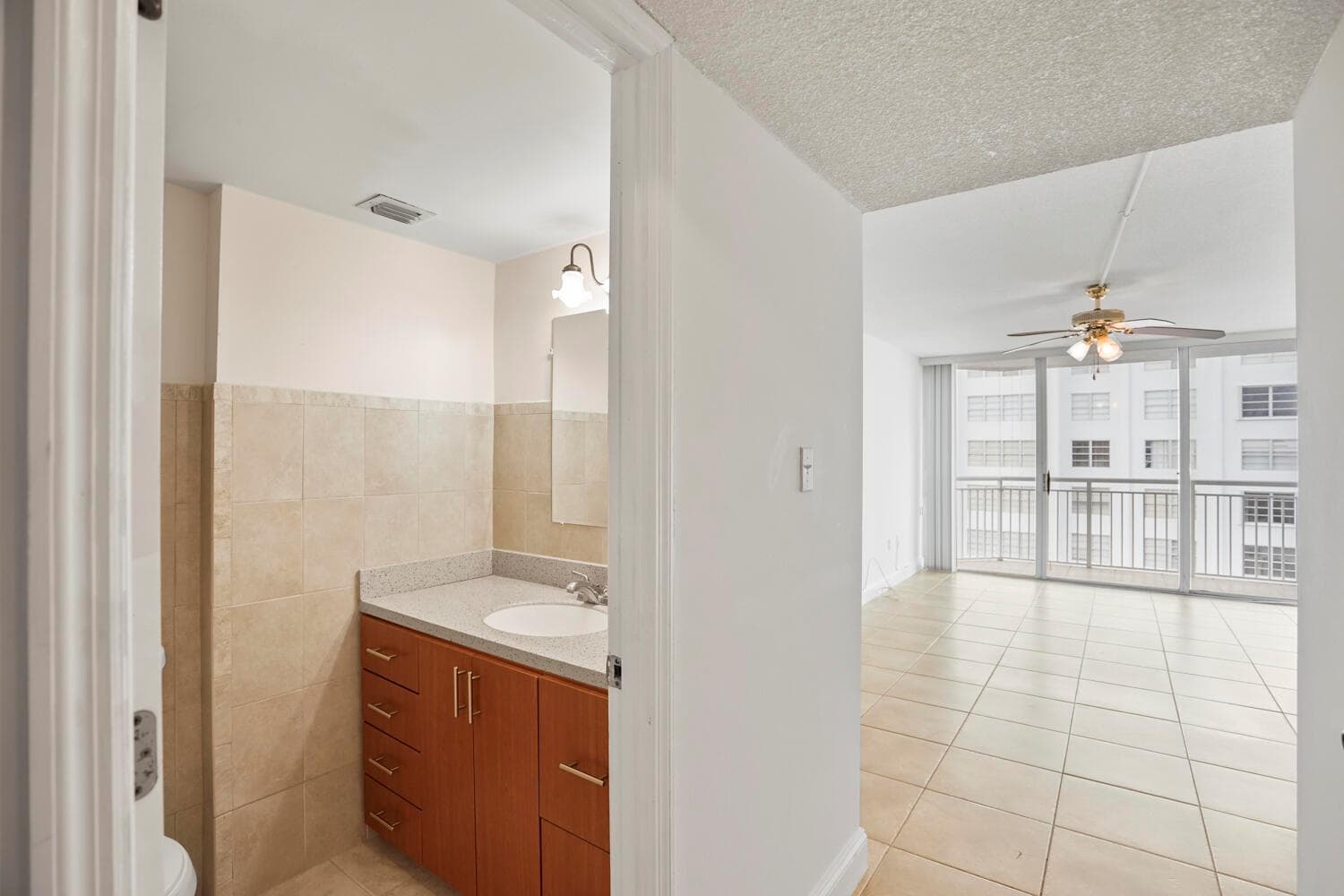 18051 Biscayne Boulevard # 1504, Aventura FL 33160 — 31