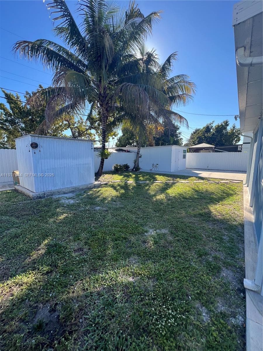 1461 E 9th Ct, Hialeah FL 33010 — 22