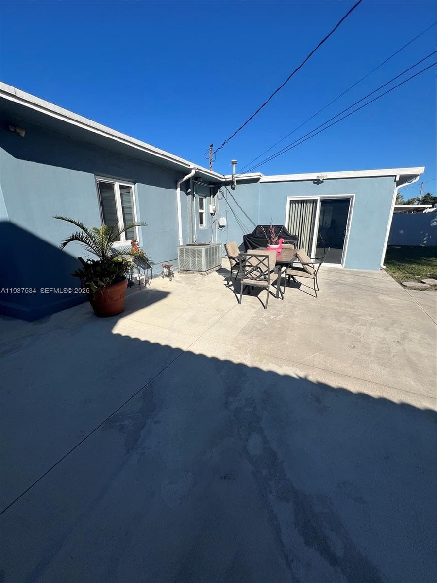 1461 E 9th Ct, Hialeah FL 33010 — 25