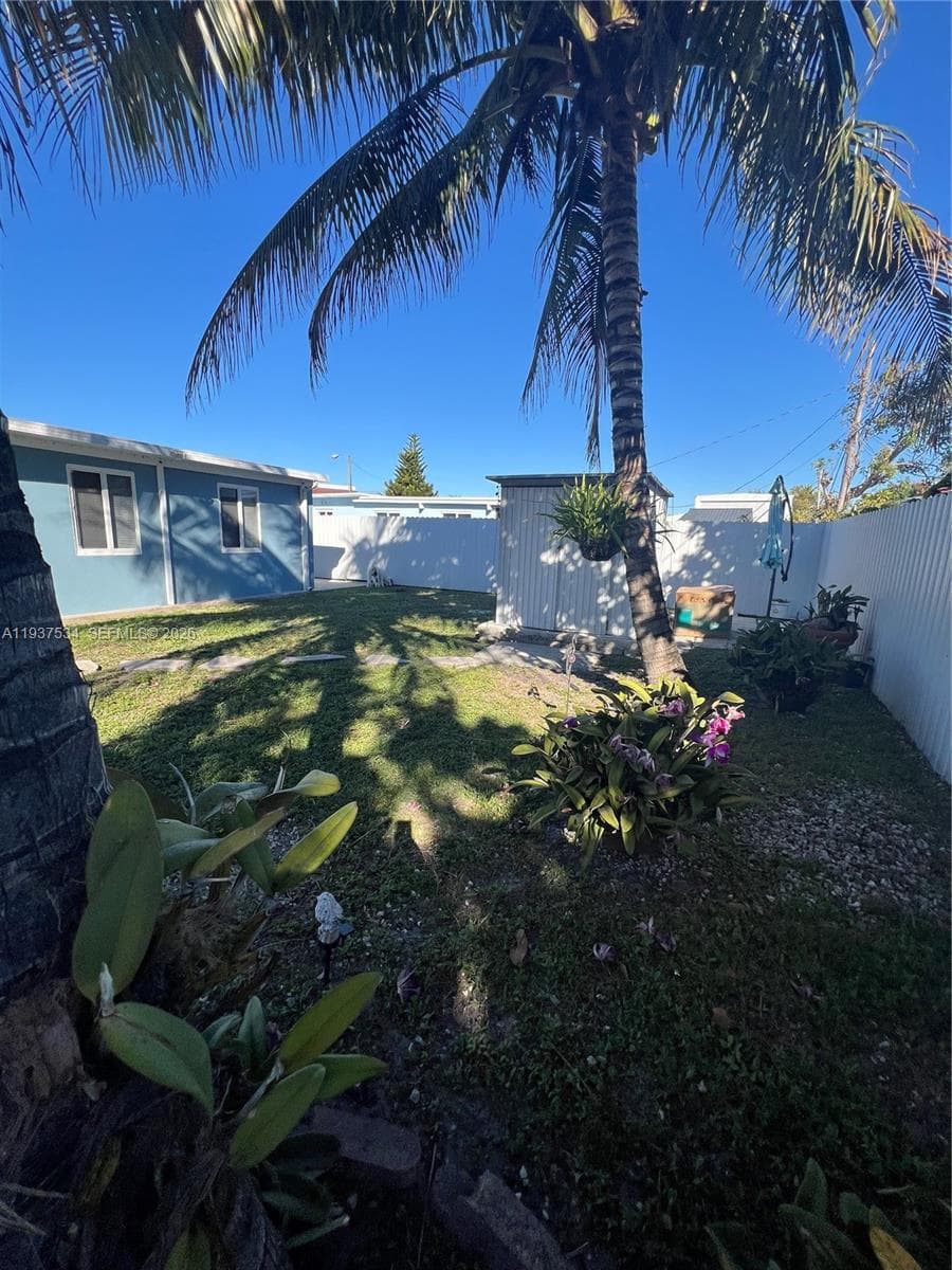 1461 E 9th Ct, Hialeah FL 33010 — 21