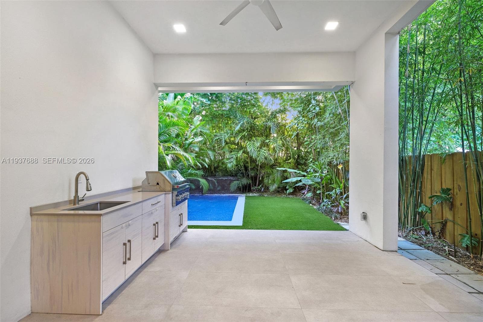 3063 Elizabeth St, Miami FL 33133 — 13