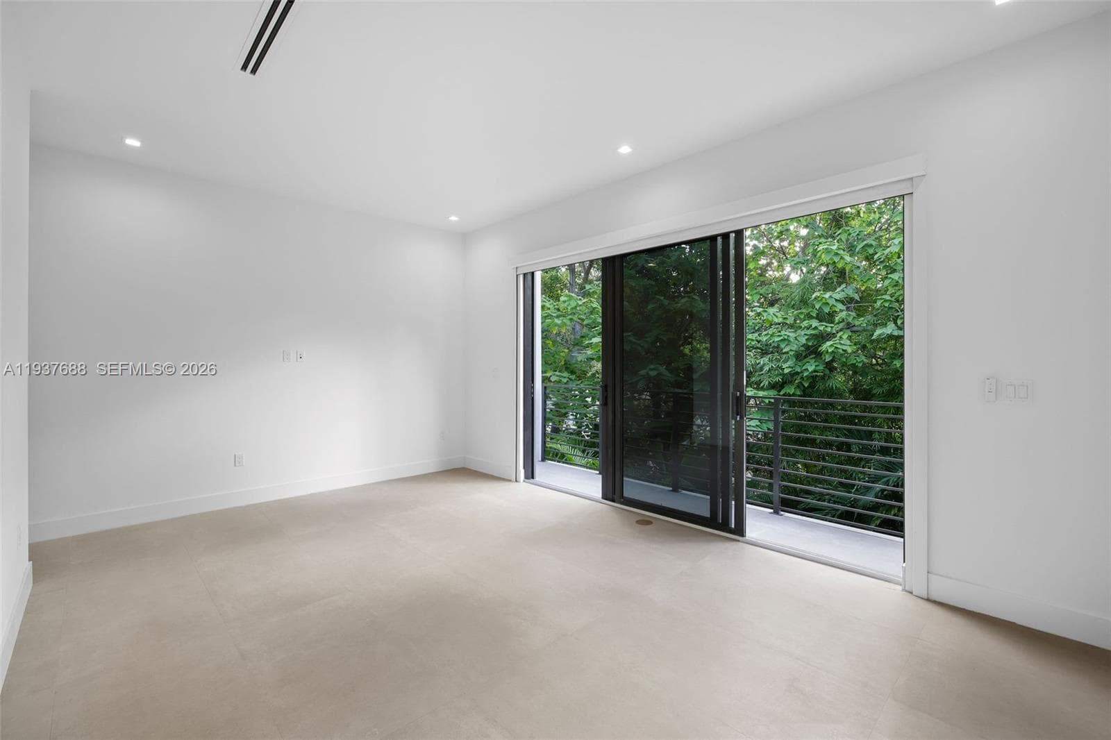 3063 Elizabeth St, Miami FL 33133 — 17
