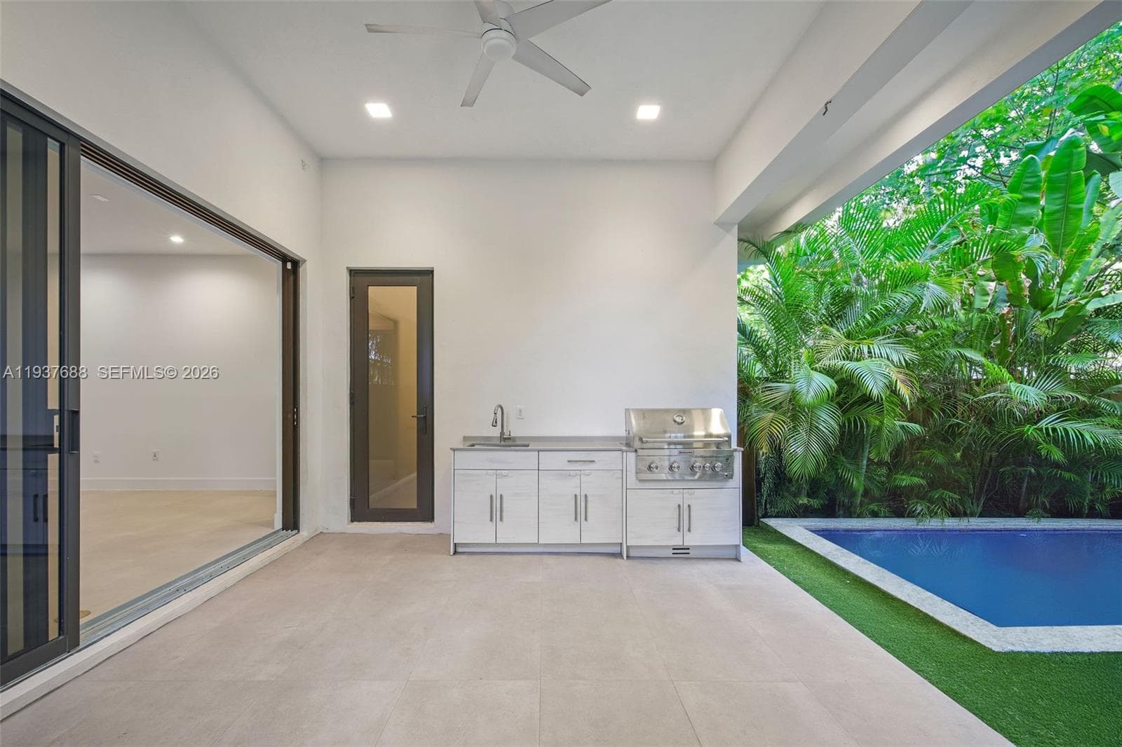 3063 Elizabeth St, Miami FL 33133 — 12